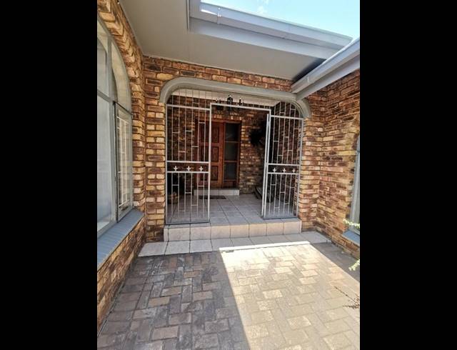 4 BEDROOM HOUSE FOR SALE IN VANDERBIJLPARK SE 3